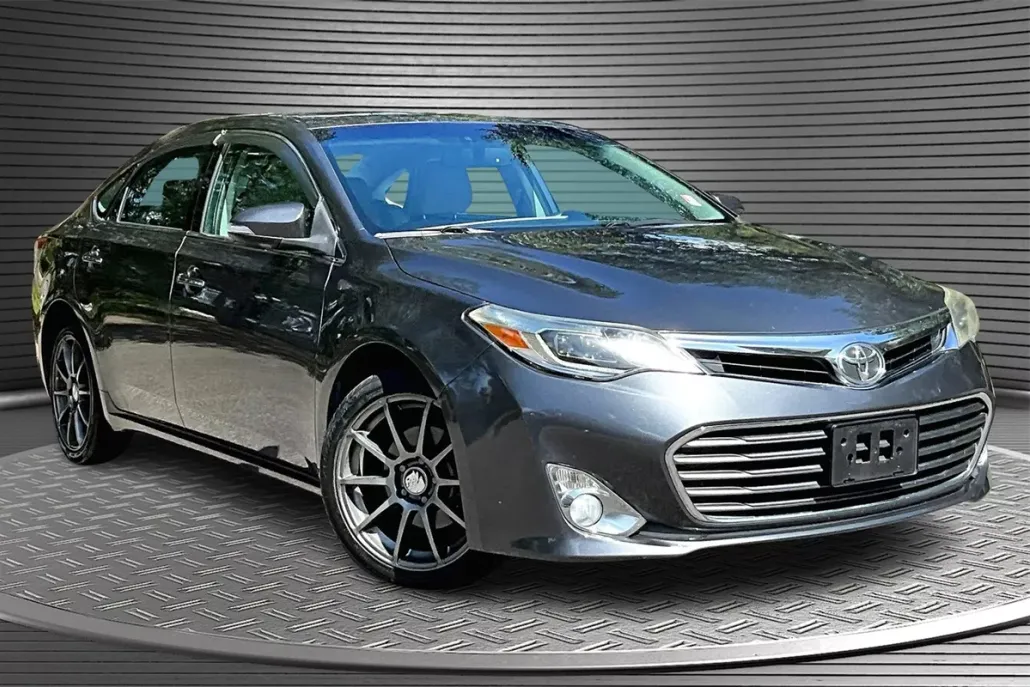 2013 Toyota Avalon Limited photo 1