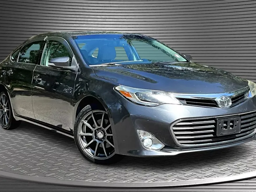 2013 Toyota Avalon Limited photo 1