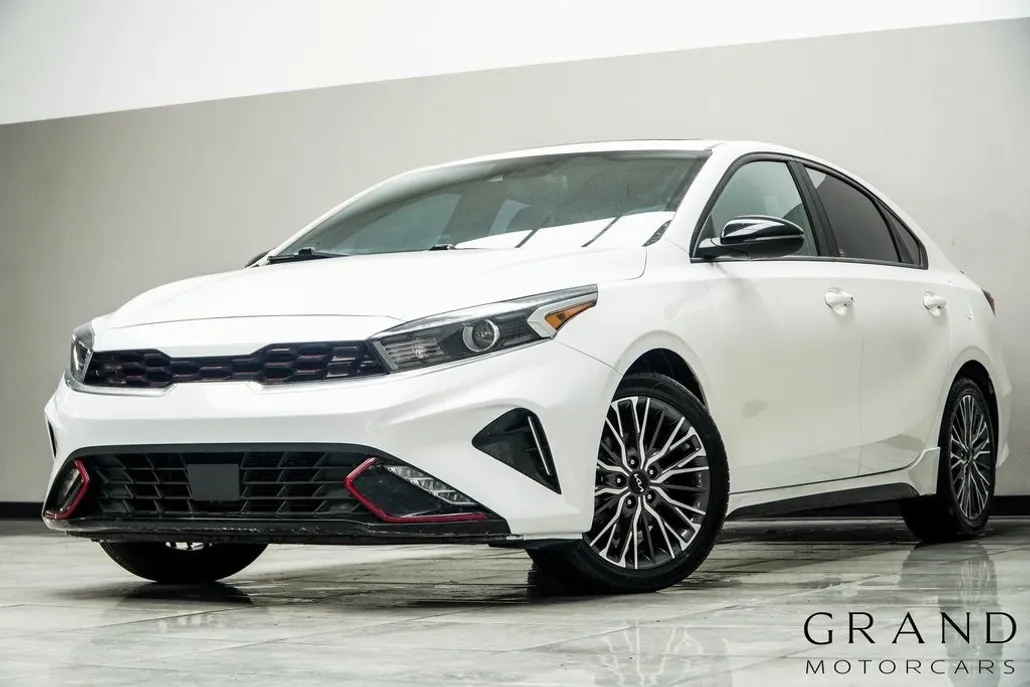 2022 Kia Forte GT-Line photo 1