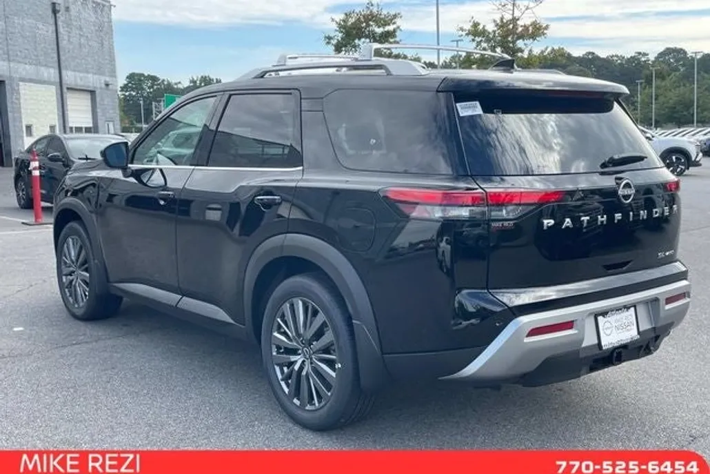 2025 Nissan Pathfinder SL photo 1