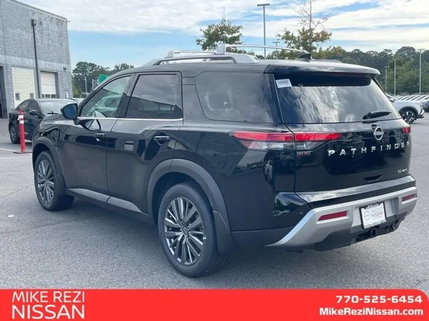 2025 Nissan Pathfinder SL photo 1