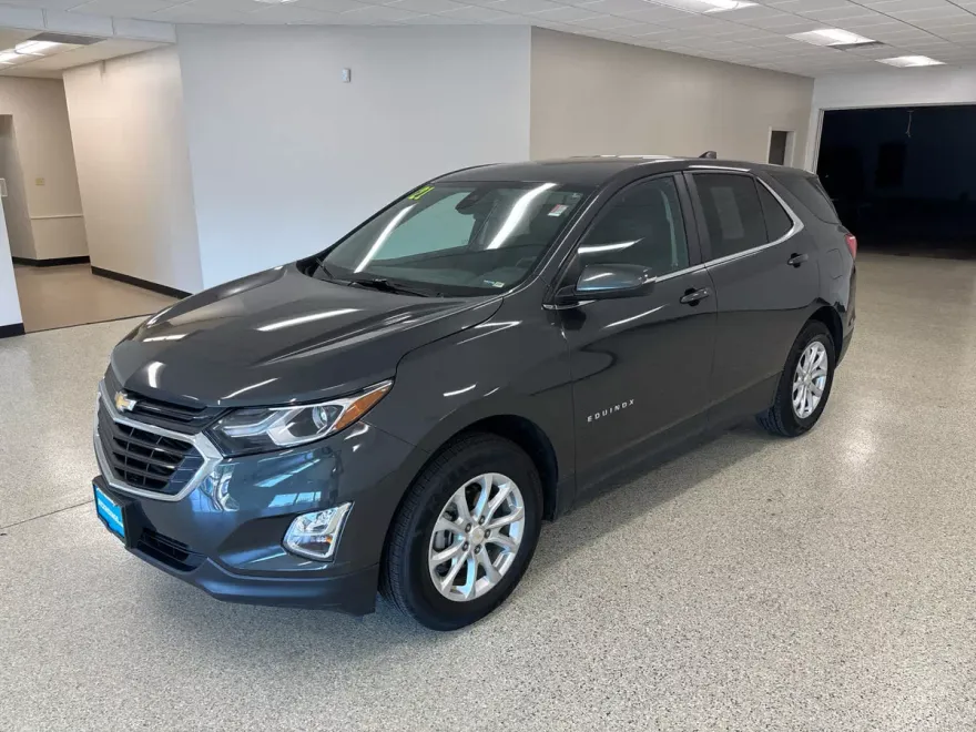 2021 Chevrolet Equinox LT photo 1