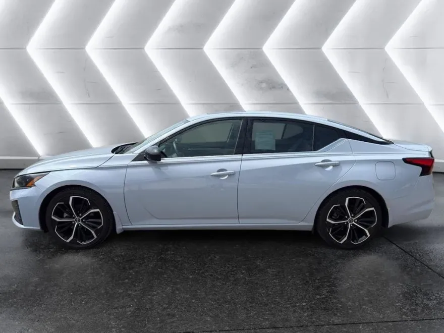 2023 Nissan Altima 2.5 SR photo 1