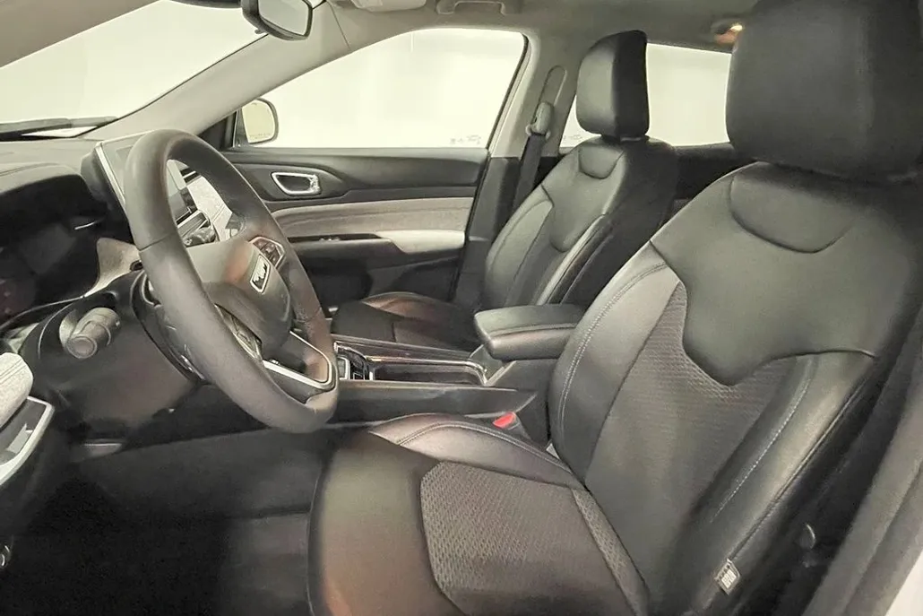 2022 Jeep Compass Latitude photo 1