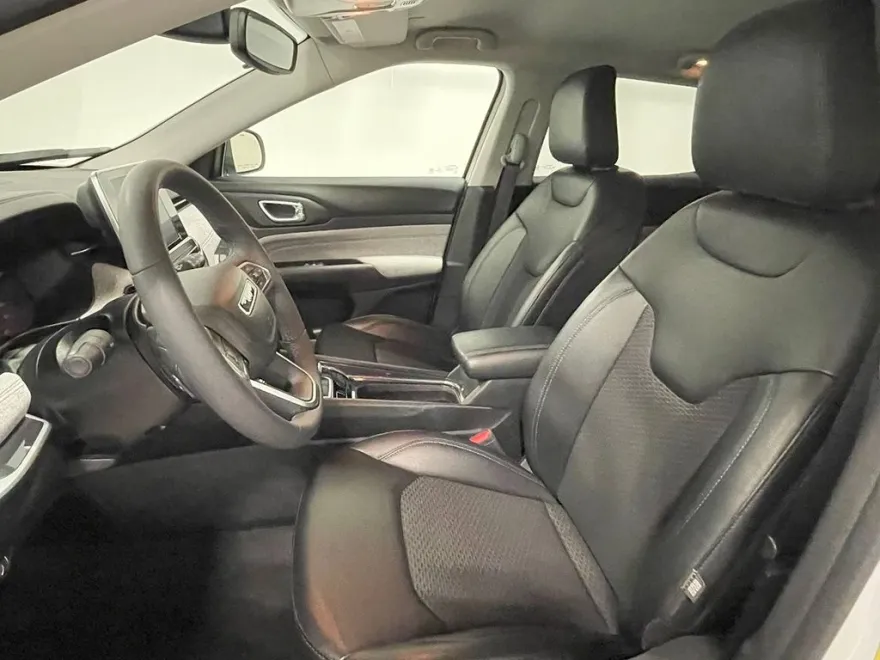 2022 Jeep Compass Latitude photo 1