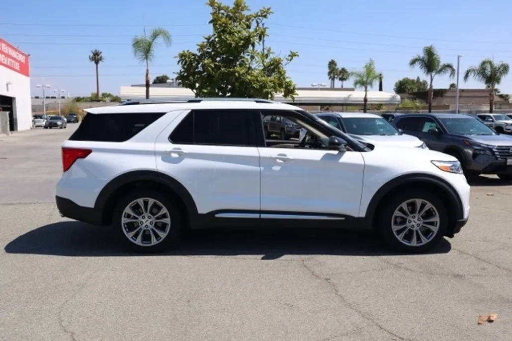 2022 Ford Explorer Limited photo 1