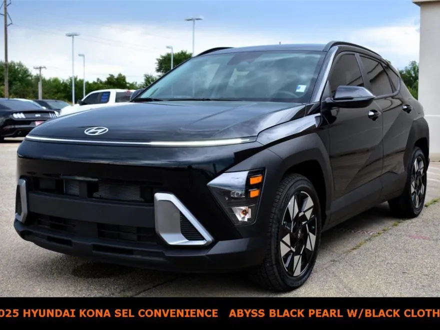 2025 Hyundai Kona SEL photo 1