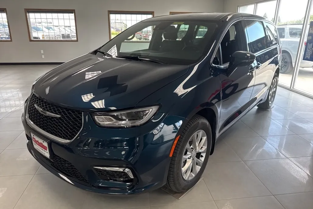 2025 Chrysler Pacifica photo 1