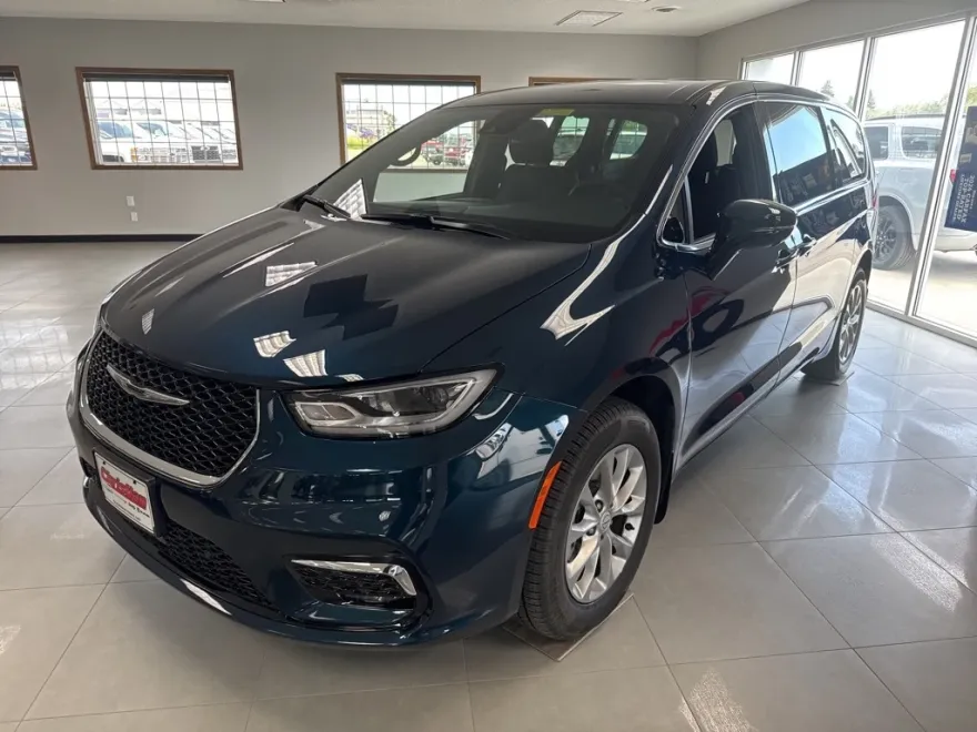 2025 Chrysler Pacifica photo 1