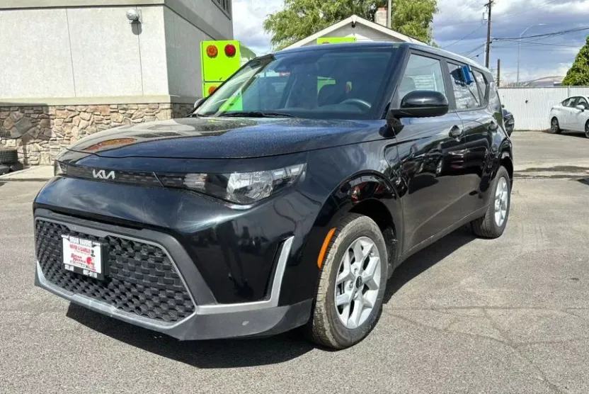 2024 Kia Soul LX photo 1