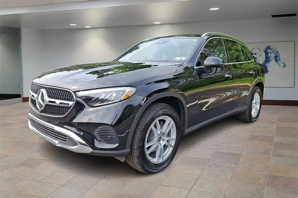 2025 Mercedes Benz GLC 300 4MATIC photo 1