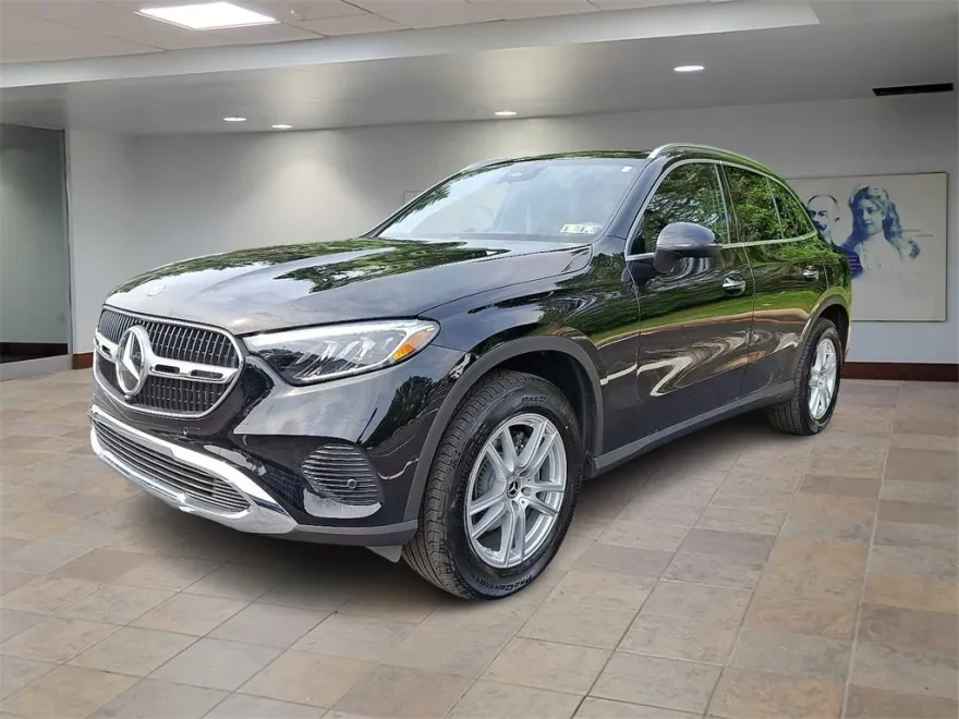 2025 Mercedes Benz GLC 300 4MATIC photo 1