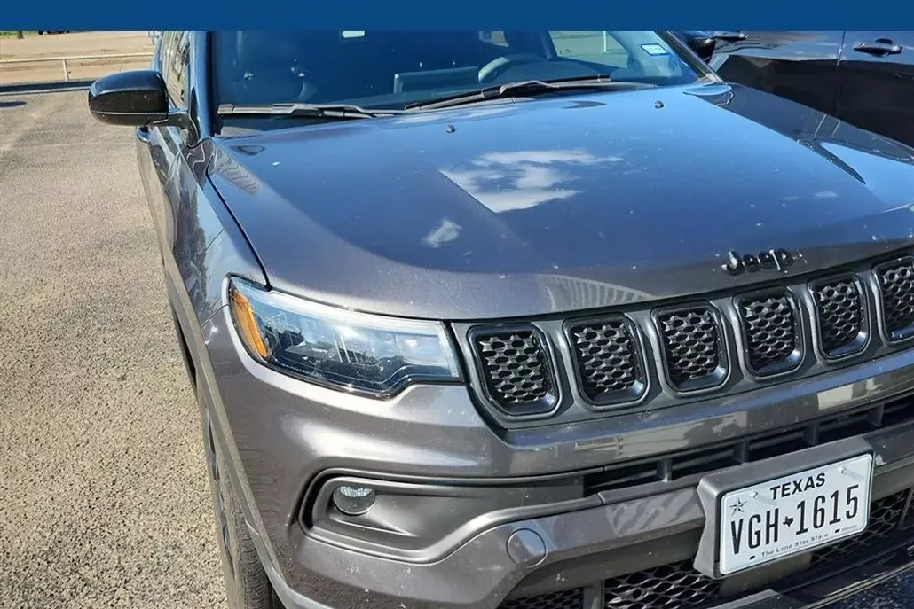 2023 Jeep Compass Altitude photo 1
