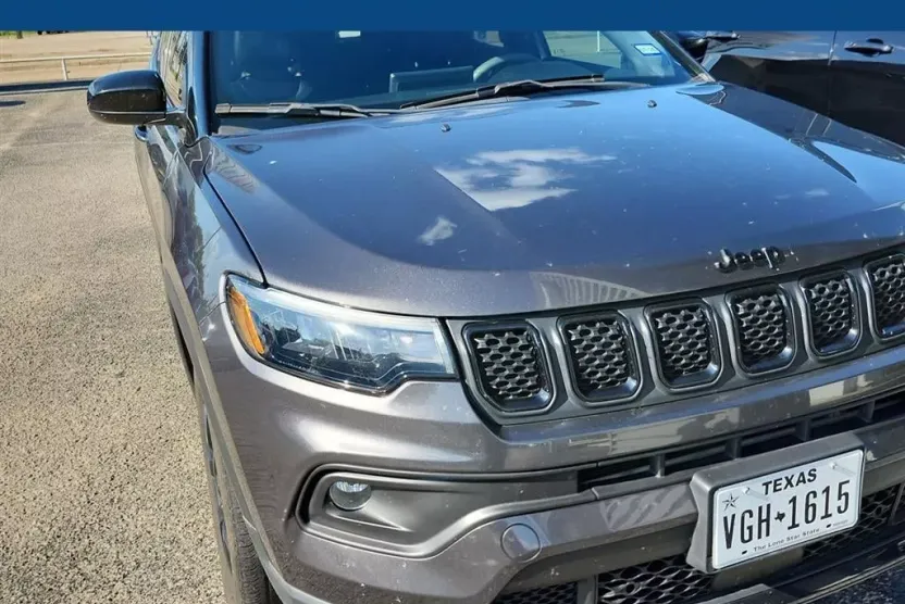 2023 Jeep Compass Altitude photo 1
