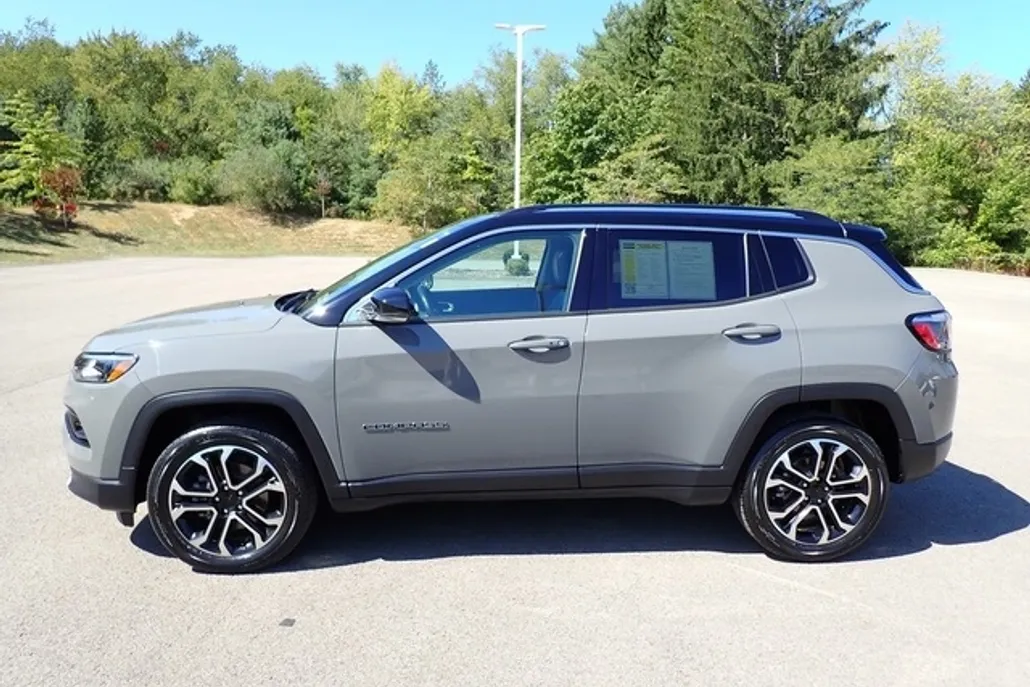 2022 Jeep Compass Limited photo 1