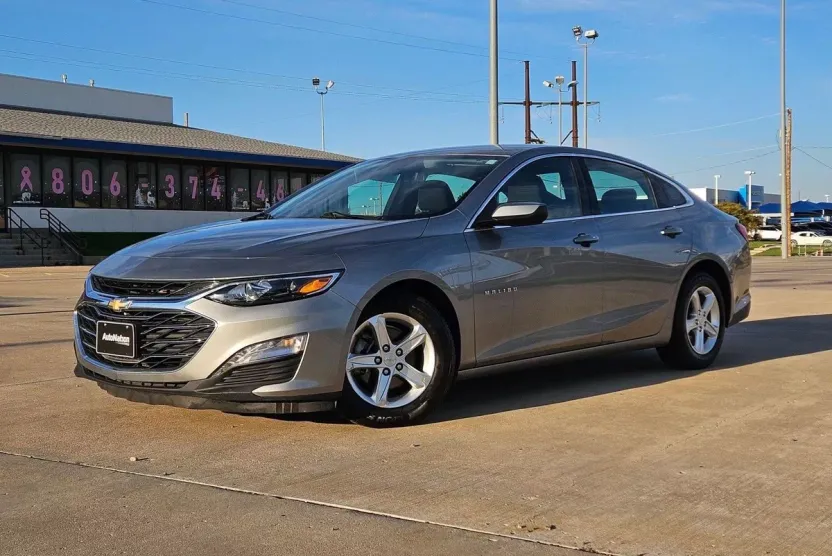 2024 Chevrolet Malibu 1LT photo 1
