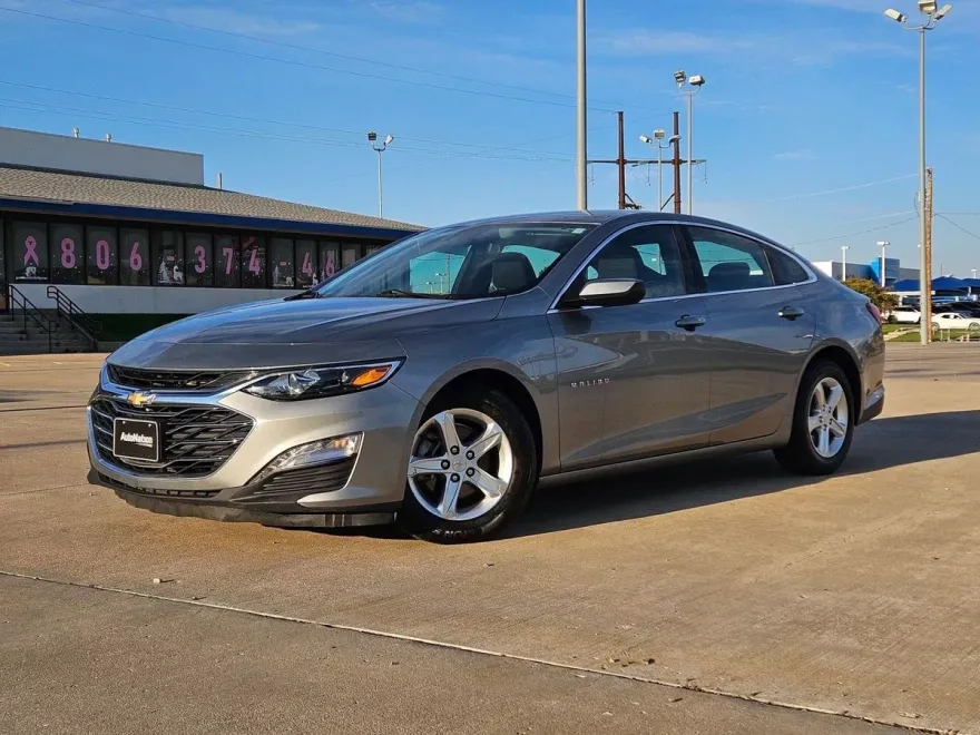 2024 Chevrolet Malibu 1LT photo 1
