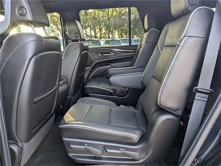 2024 Cadillac Escalade Premium Luxury photo 12
