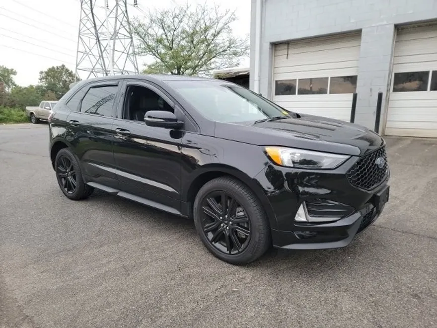 2023 Ford Edge ST photo 1
