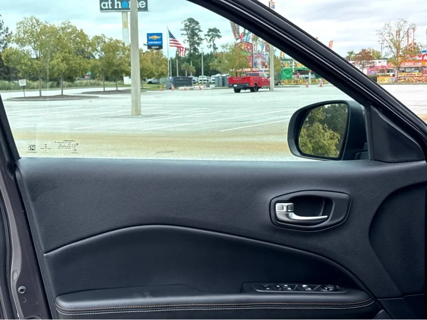 2020 Jeep Compass Latitude photo 1