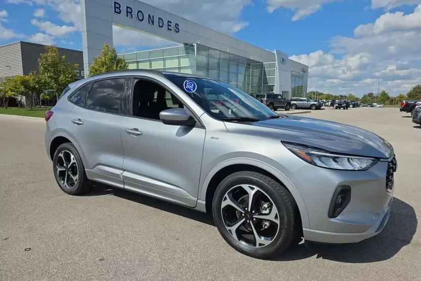 2023 Ford Escape Hybrid ST-Line Select photo 1