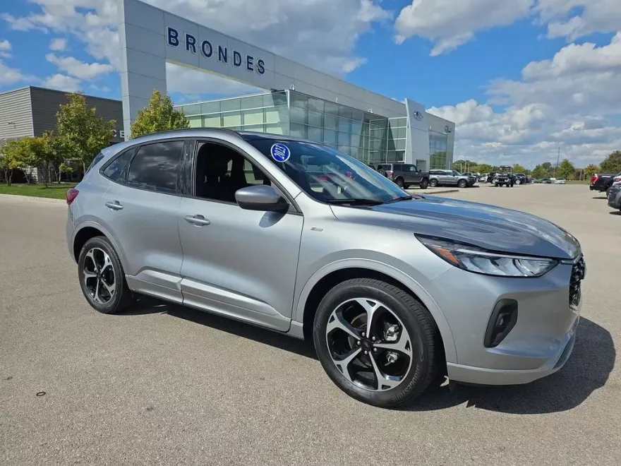2023 Ford Escape Hybrid ST-Line Select photo 1