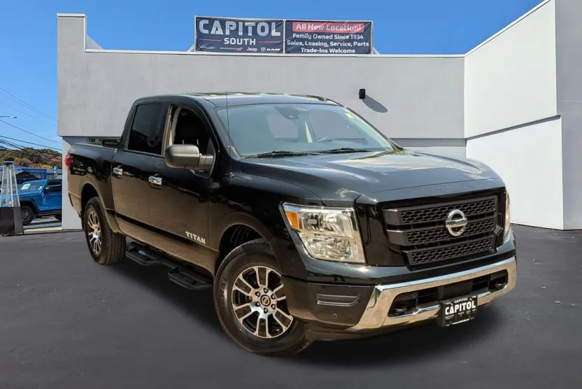 2021 Nissan Titan SV photo 1
