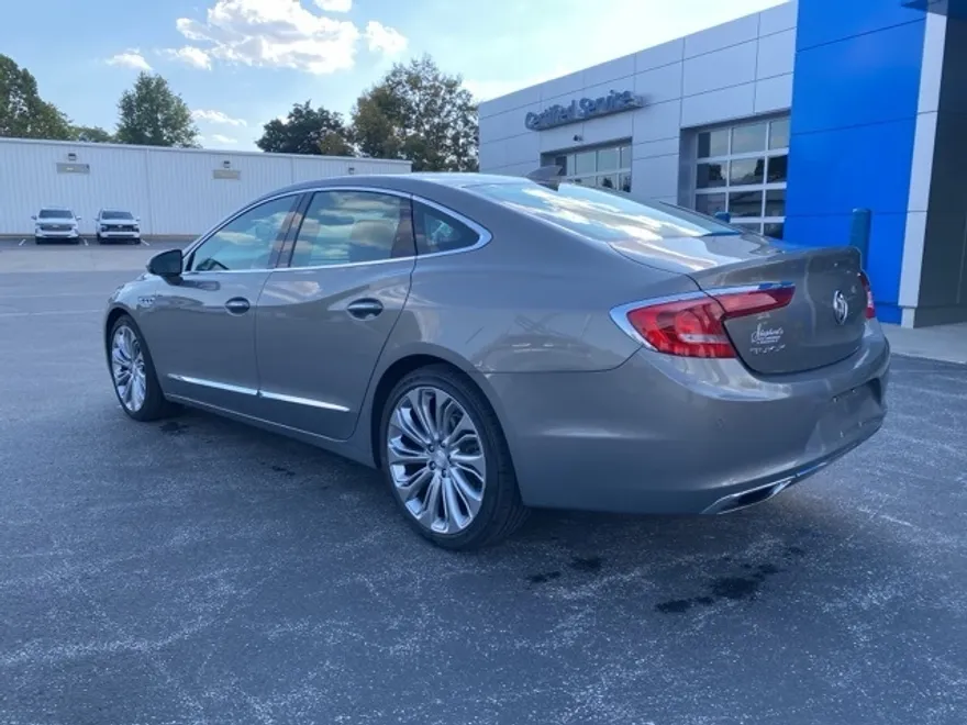 2017 Buick LaCrosse Essence photo 1
