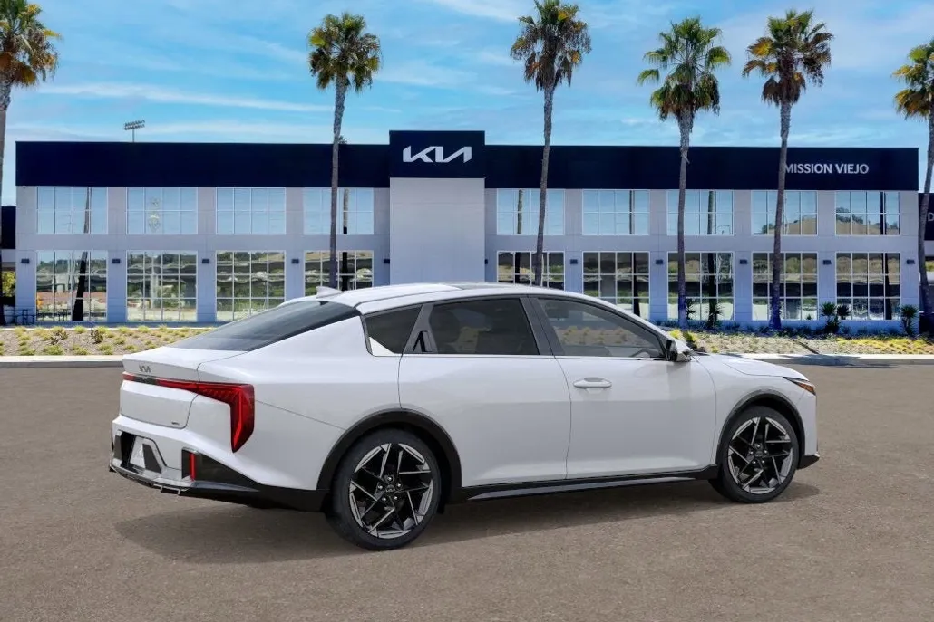 2025 Kia K4 GT-Line photo 1