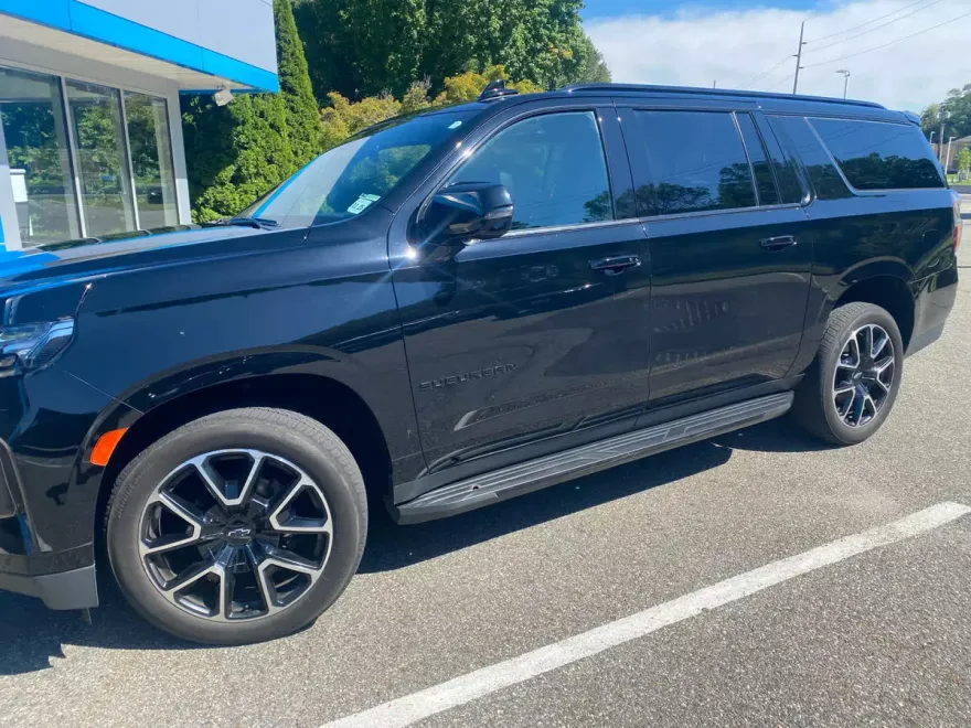 2021 Chevrolet Suburban RST photo 1