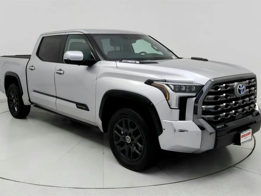 2024 Toyota Tundra Platinum photo 1