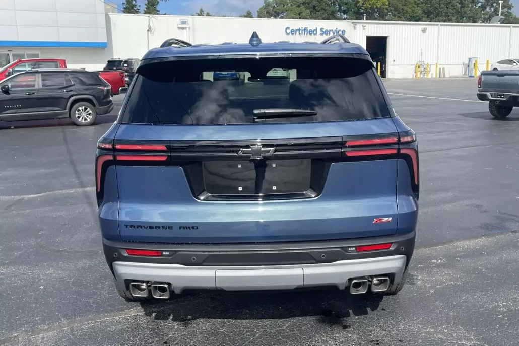 2026 Chevrolet Traverse Z71 photo 1