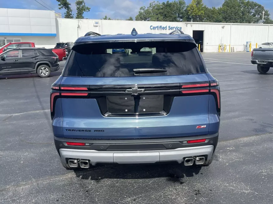 2026 Chevrolet Traverse Z71 photo 1