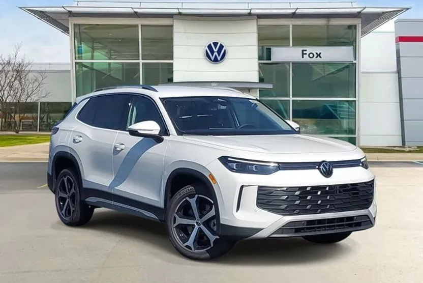 2025 Volkswagen Tiguan SE photo 1