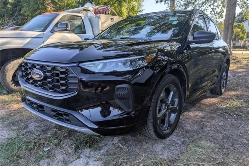 2023 Ford Escape ST-Line photo 1