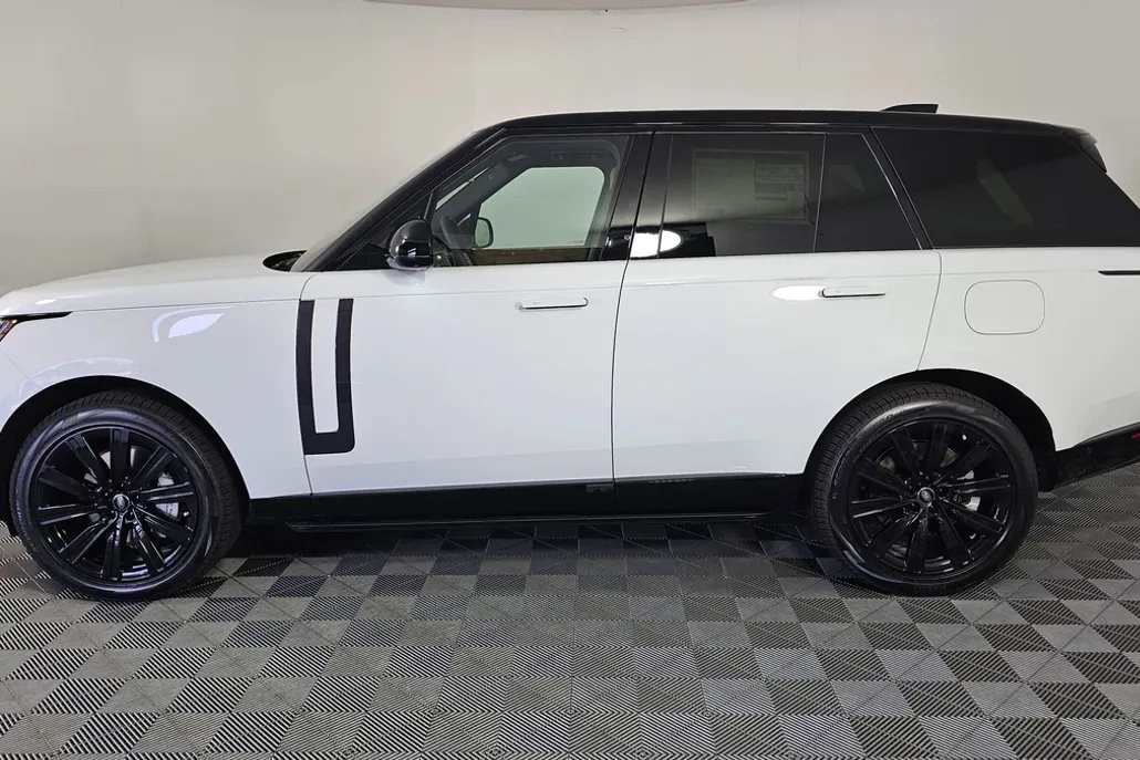 2025 Land Rover Range Rover SE photo 1