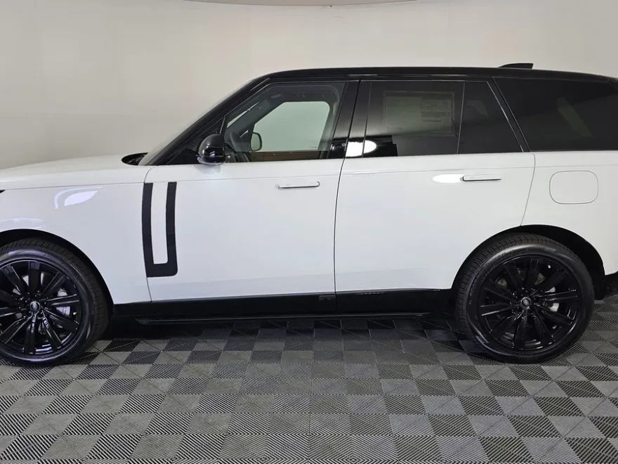 2025 Land Rover Range Rover SE photo 1