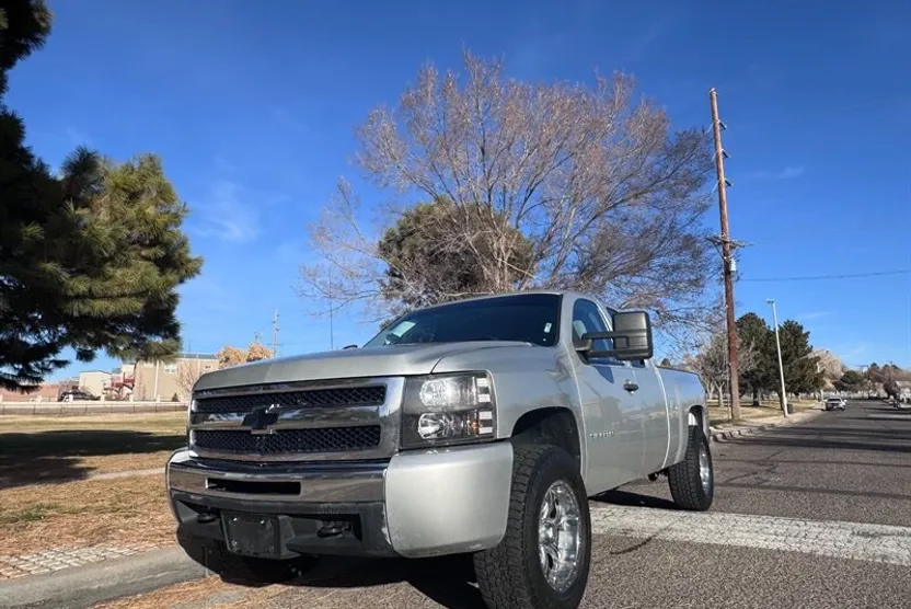 2010 Chevrolet Silverado 1500 LT photo 1