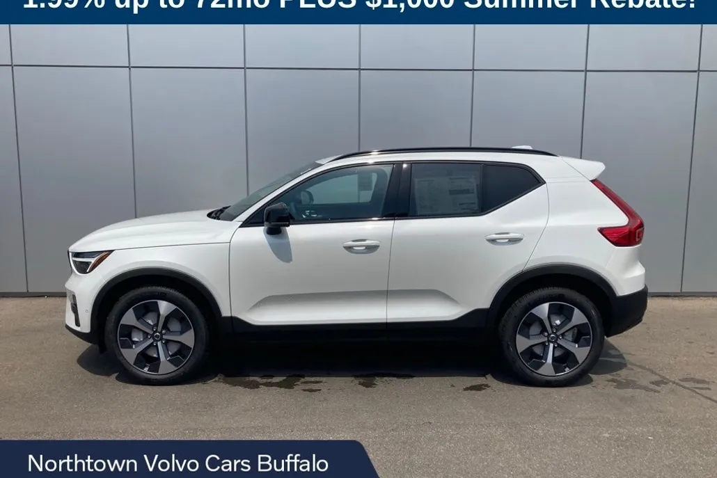 2026 Volvo XC40 Plus photo 1