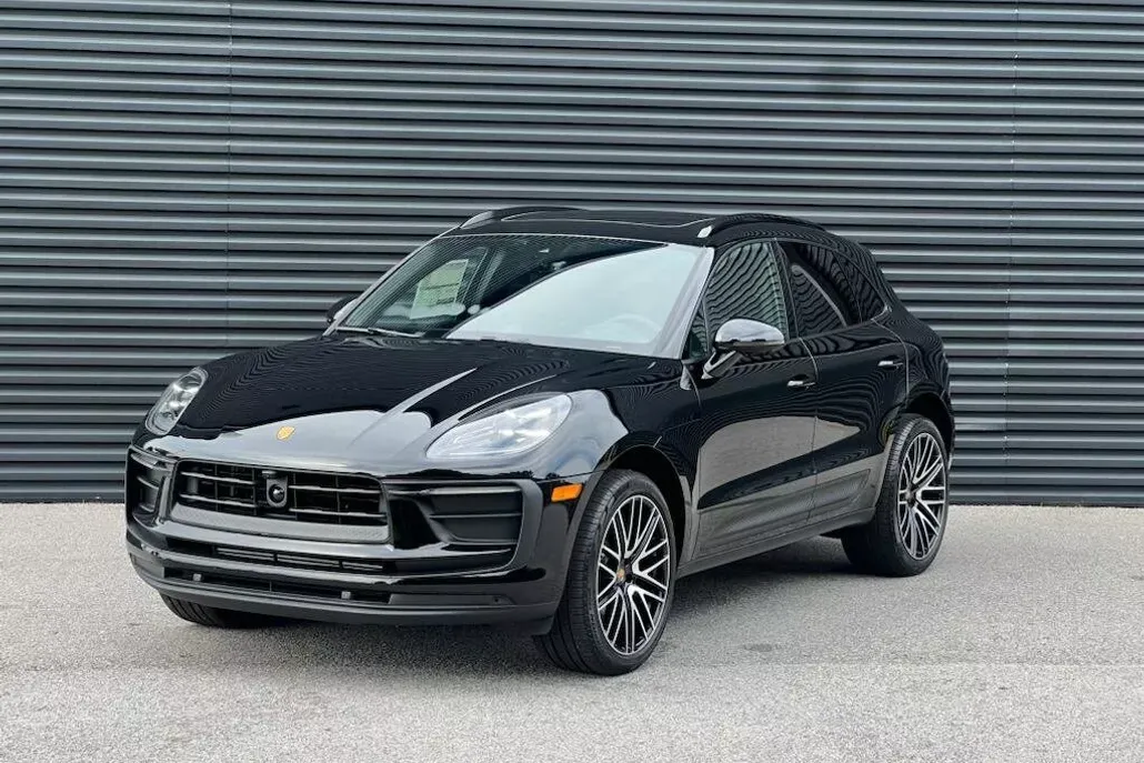 2025 Porsche Macan T photo 1