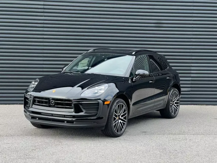 2025 Porsche Macan T photo 1