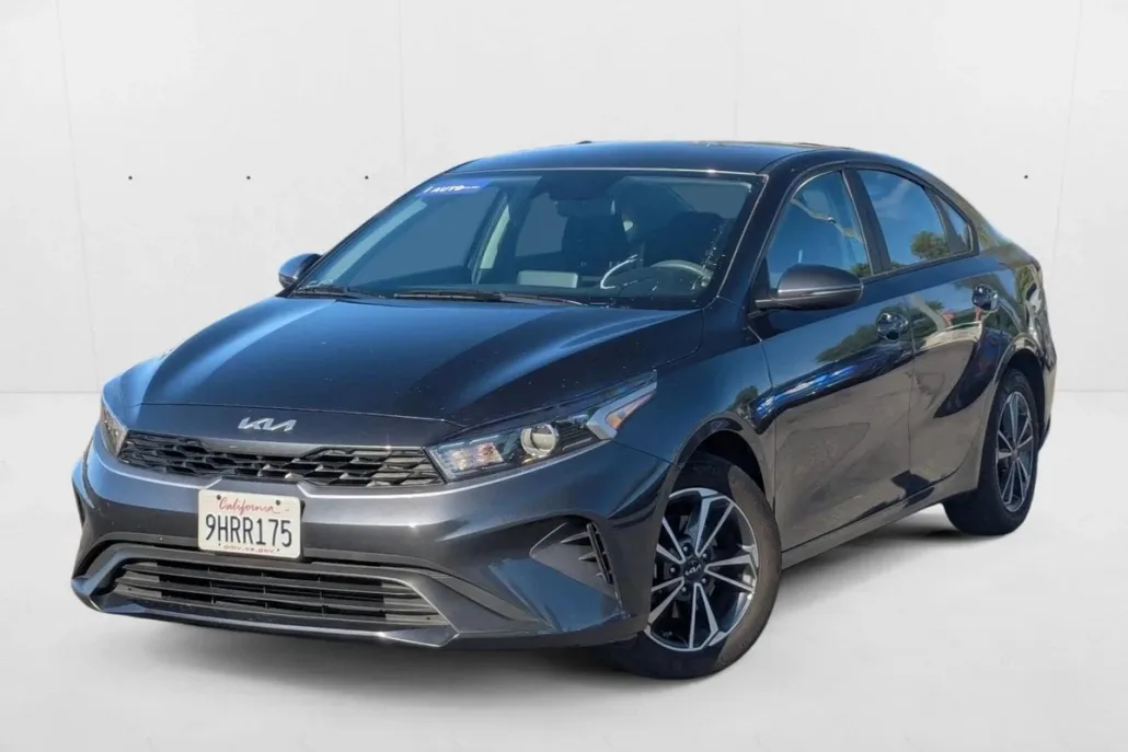 2023 Kia Forte LXS photo 1