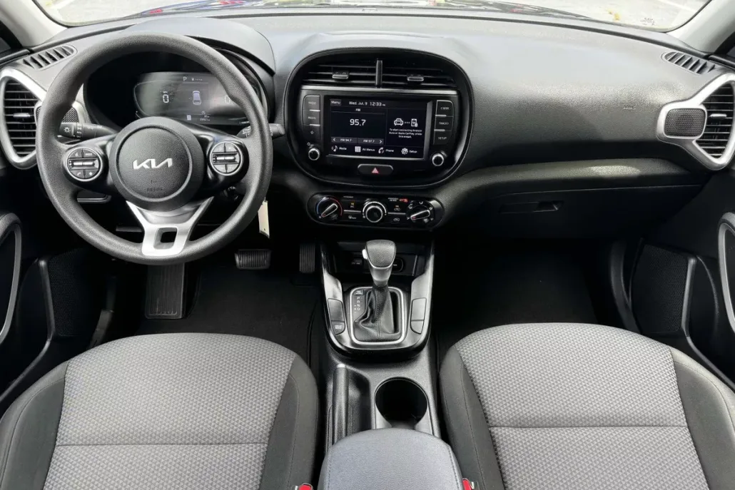 2023 Kia Soul LX photo 1