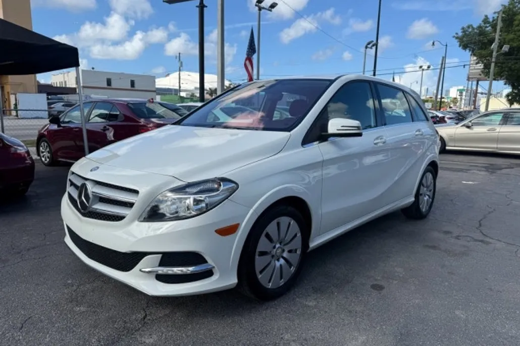 2016 Mercedes Benz B photo 1