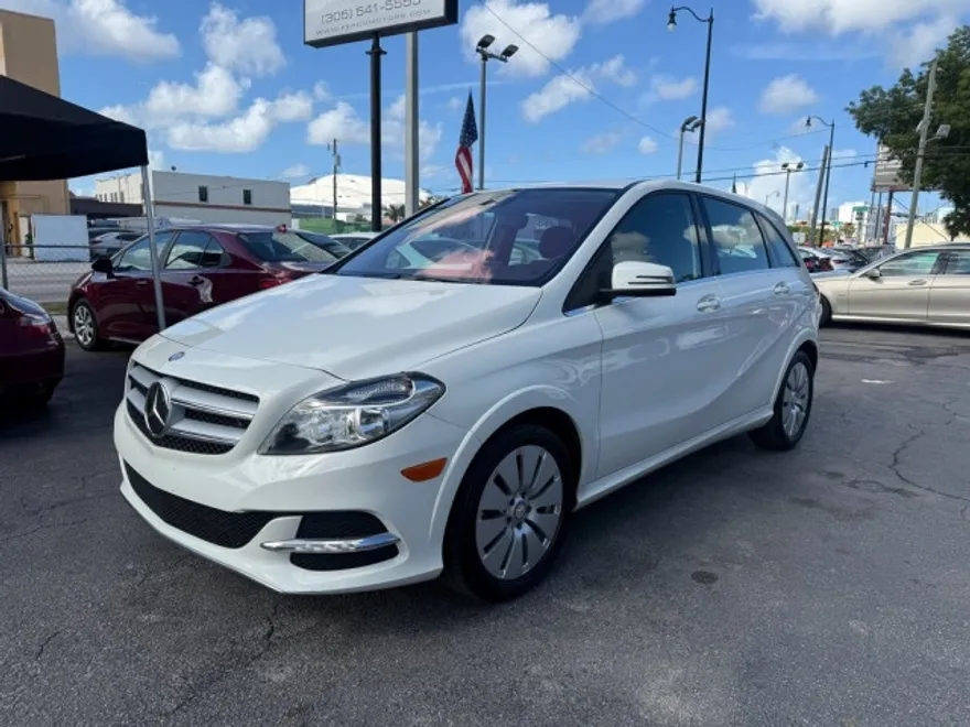 2016 Mercedes Benz B photo 1