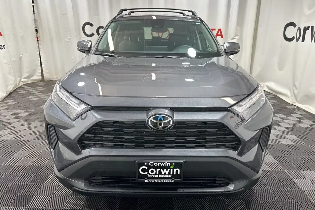 2025 Toyota RAV4 XLE photo 1
