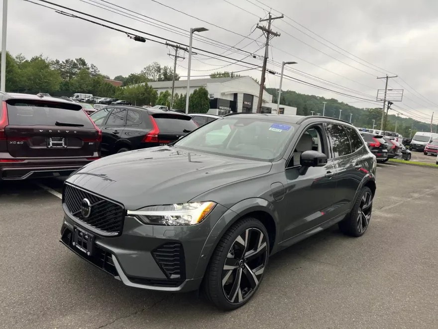 2026 Volvo XC60 Hybrid T8 photo 1
