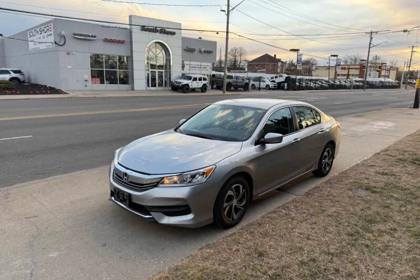 2017 Honda Accord LX photo 1