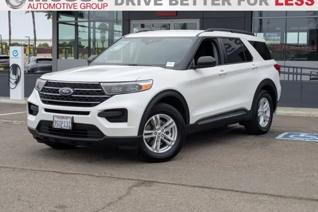 2023 Ford Explorer XLT photo 1