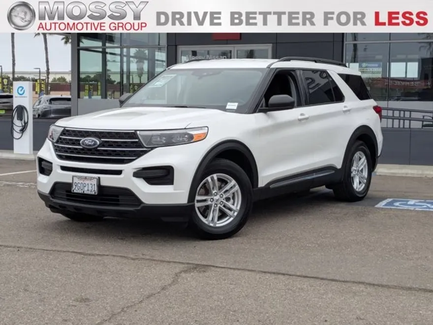 2023 Ford Explorer XLT photo 1